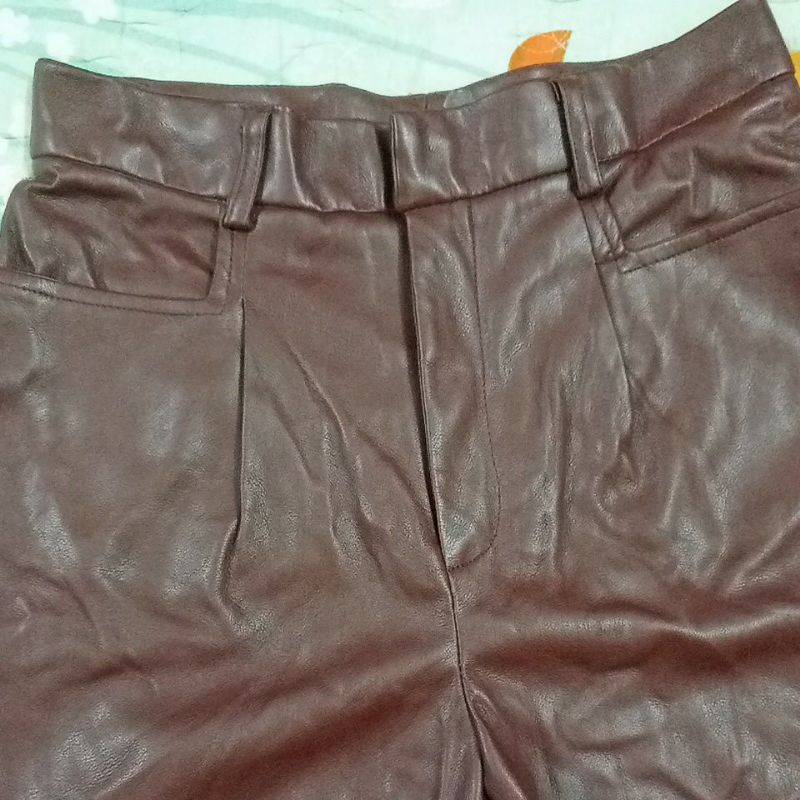 Quần da đỏ đô