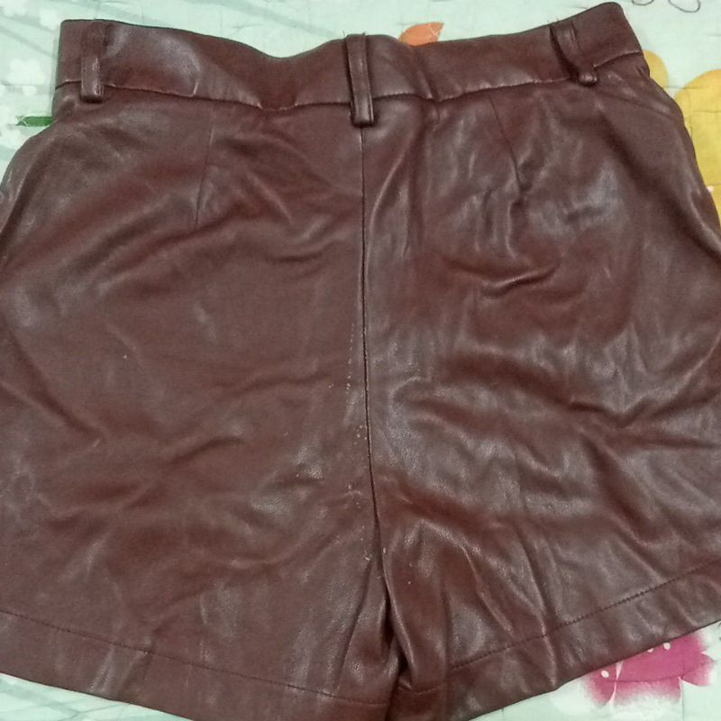 Quần da đỏ đô