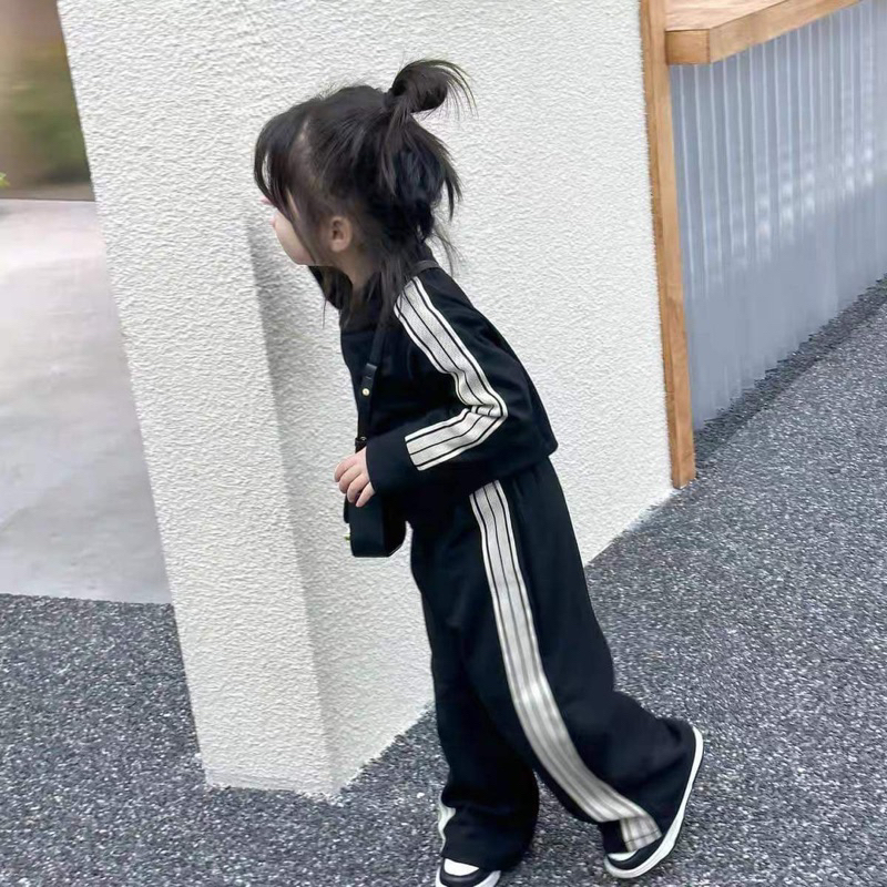 Bộ thể thao phối viền cho bé gái