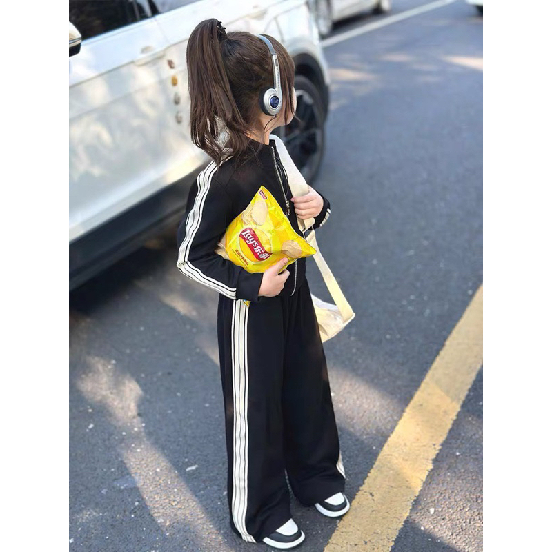 Bộ thể thao phối viền cho bé gái