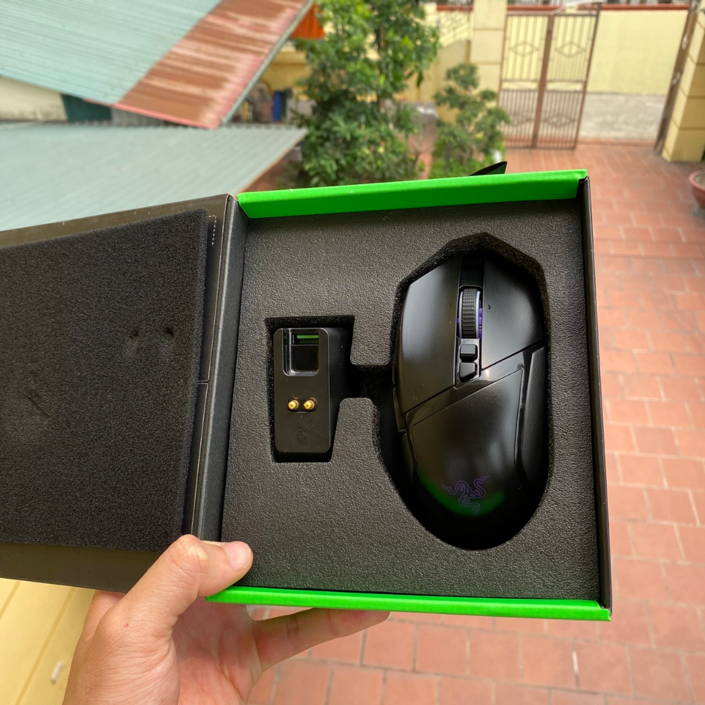 Chuột công thái học Razer Basilisk Ultimate - Kèm Dock Sạc- Bảo hành chính hãng 12 tháng
