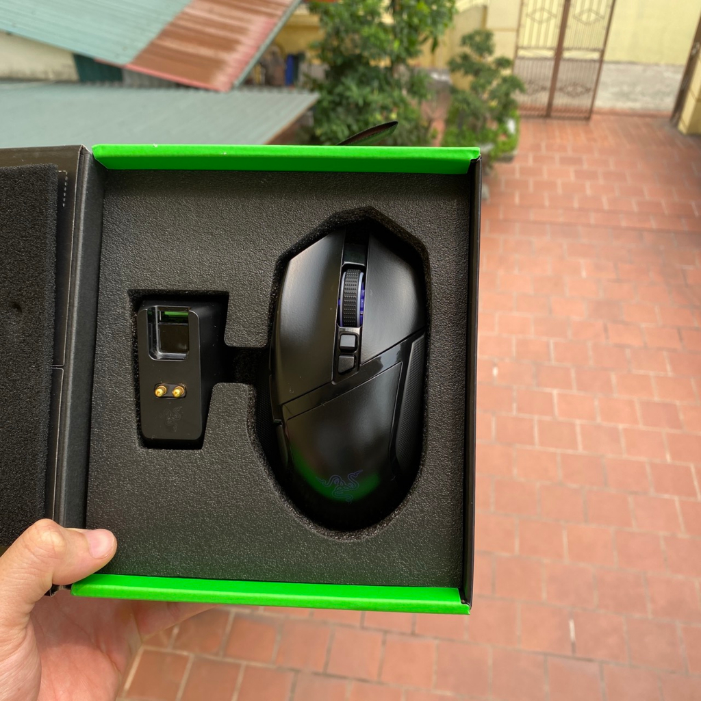 Chuột công thái học Razer Basilisk Ultimate - Kèm Dock Sạc- Bảo hành chính hãng 12 tháng