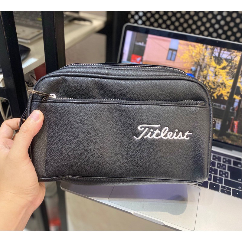 Túi cần tay golf - Túi golf cầm tay Titleist 2023 mẫu da sần, 2 ngăn khoá tiện dụng