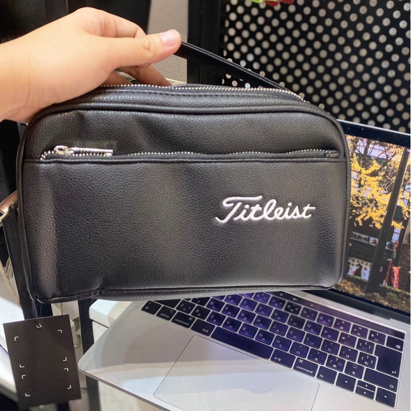 Túi cần tay golf - Túi golf cầm tay Titleist 2023 mẫu da sần, 2 ngăn khoá tiện dụng