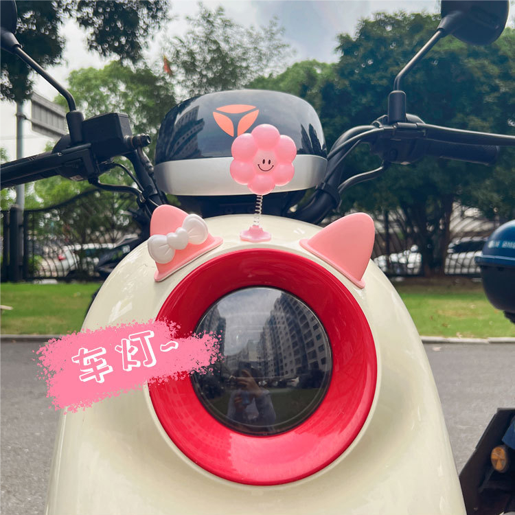 Tai mèo gắn mũ bảo hiểm siêu dễ thương phiên bản có 1 nơ. Đủ bộ 1 đôi tai mèo tặng kèm miếng dán 3M