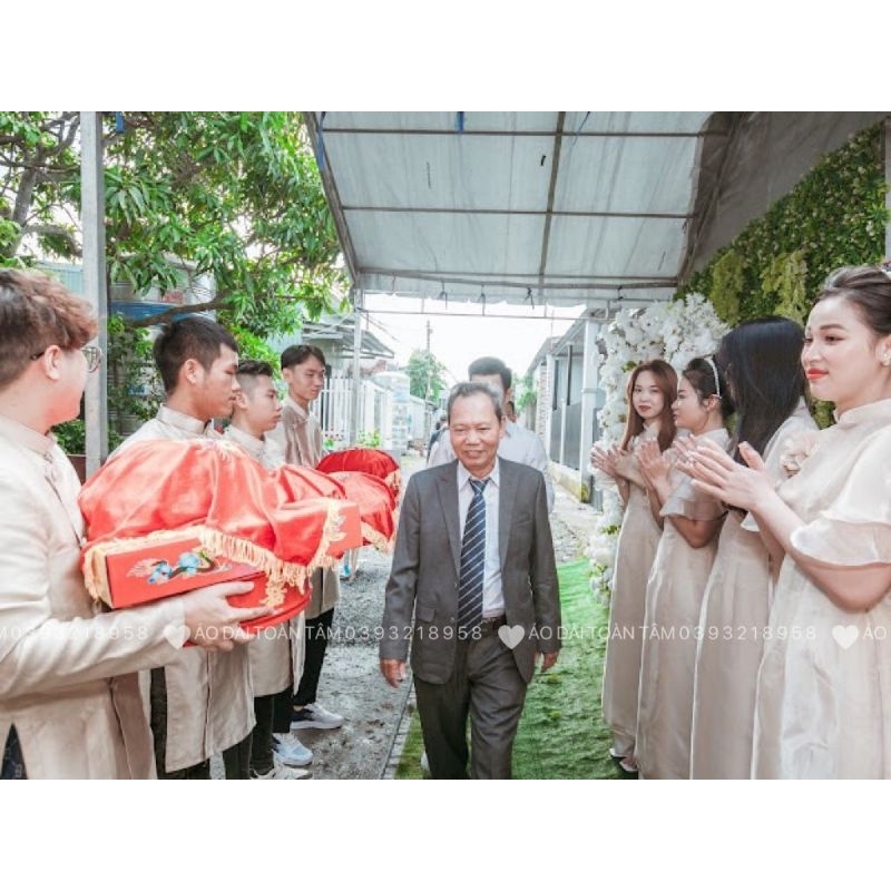 Cho thuê áo dài bưng quả đồng giá 90k ship toàn quốc