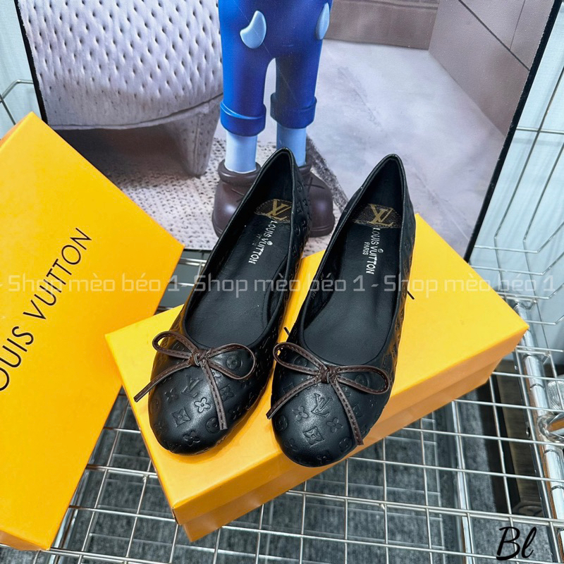 Giày búp bê lv mũi tròn nơ nhí ngang vân hoạ tiết đế bệt