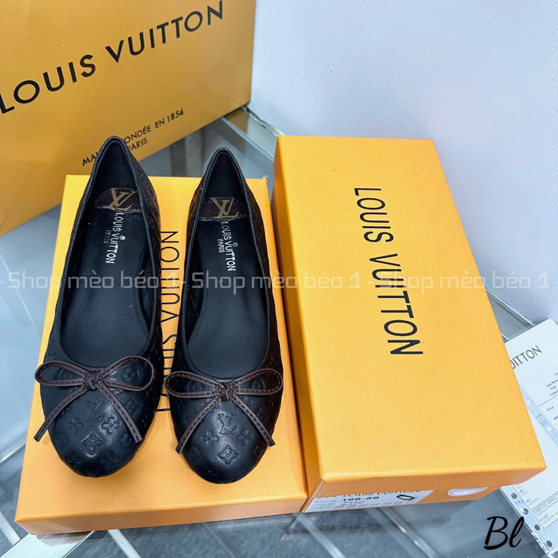 Giày búp bê lv mũi tròn nơ nhí ngang vân hoạ tiết đế bệt