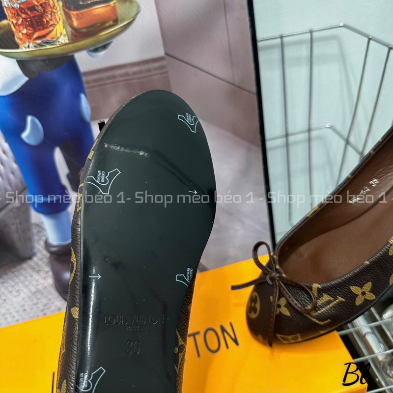 Giày búp bê lv mũi tròn nơ nhí ngang vân hoạ tiết đế bệt
