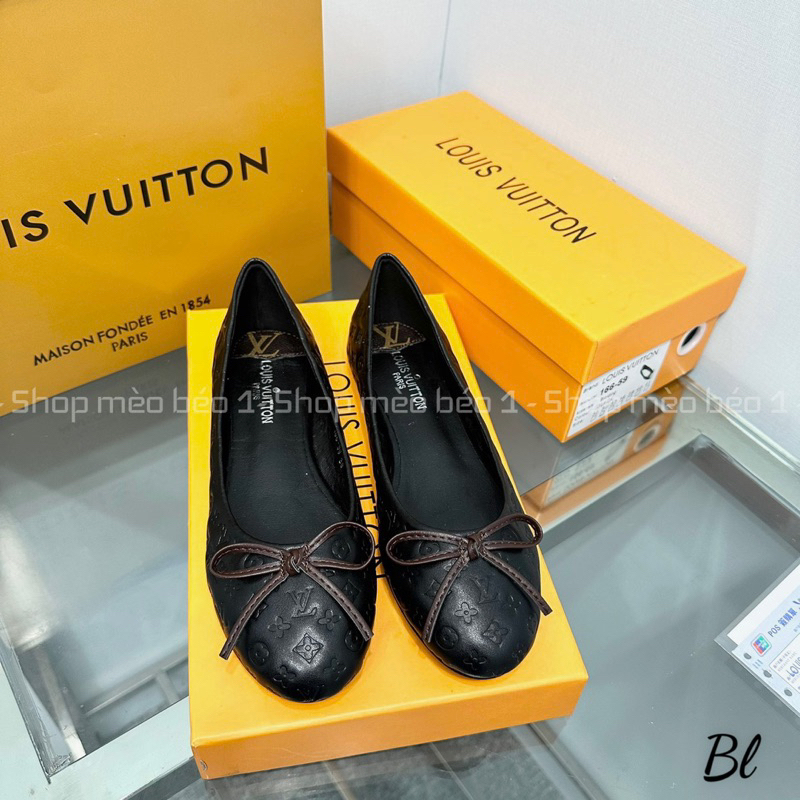 Giày búp bê lv mũi tròn nơ nhí ngang vân hoạ tiết đế bệt