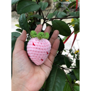 Móc khoá len quả dâu handmade
