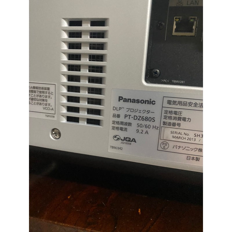 Máy chiếu hội trường lớn Panasonic PT-DZ680