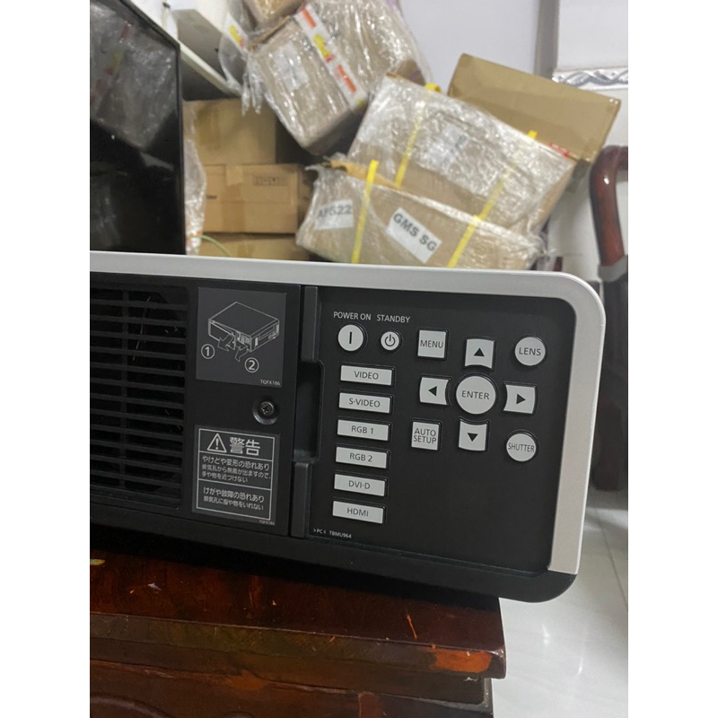 Máy chiếu hội trường lớn Panasonic PT-DZ680