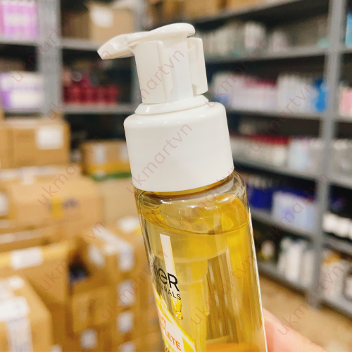 Gel Rửa Mặt Garnier Vitamin C Sạch Sâu Dịu Nhẹ Sáng Da 120ml Bright Complete Vitamin C Gel Wash Skincare