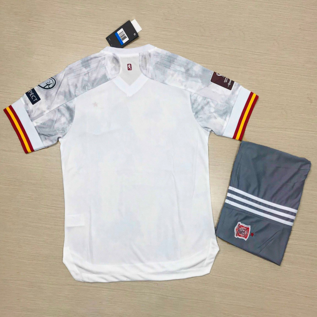 Bộ quần áo đá banh đội tuyển bóng đá tây ban nha màu xám trắng logo thêu