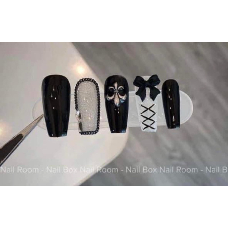 Nail box giá rẻ lấy tương tác trắng đen