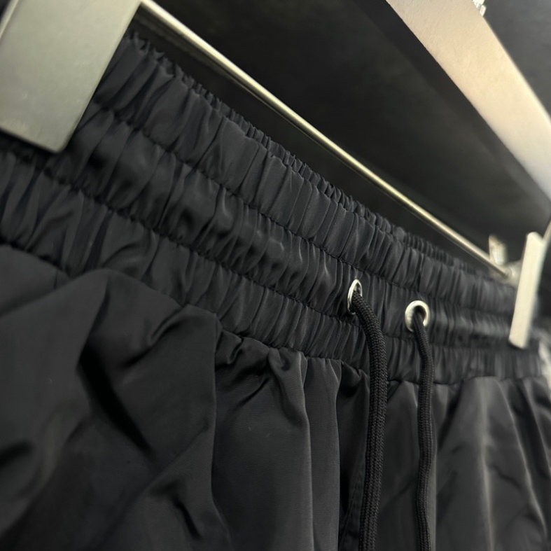 Quần short gió nam Dsq2 đen in chữ ICON trắng cạp chun dây thắt lót lưới thoáng mát cao cấp QS64P