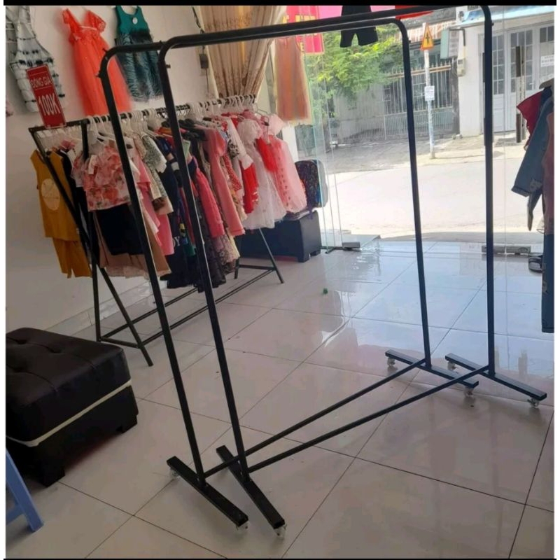 Kệ đơn treo quần áo thông minh, dài 120x140cm.sản phẩm được làm bằng kim loại sắt mạ kẽm sơn tĩnh điện 3 lớp dày 1,4mm.