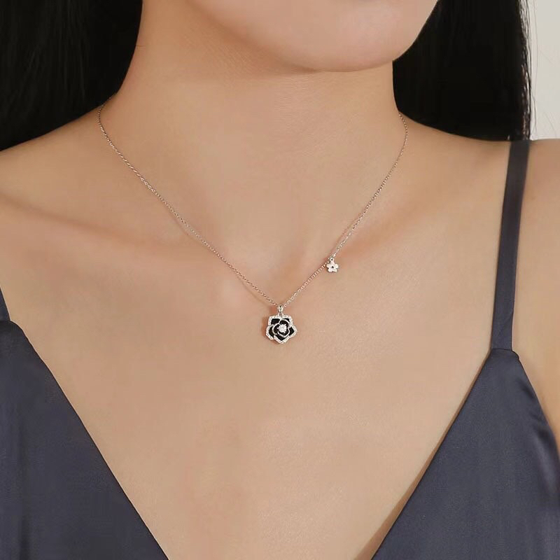 Vòng cổ hoa đính viền đá VC92542
