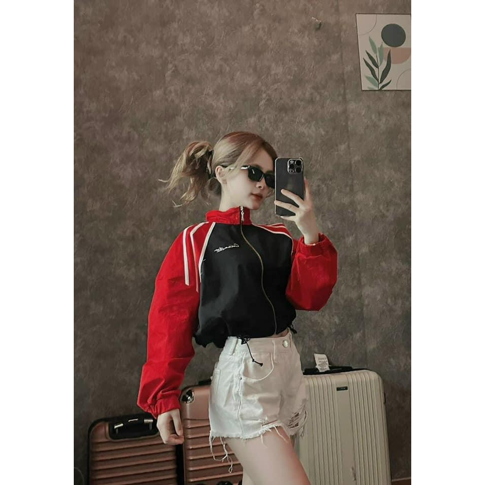 Áo khoác dù croptop xanh phối đỏ from rộng bo suông dây rút