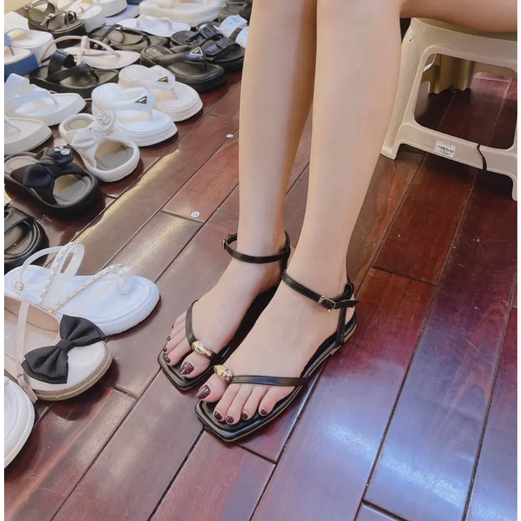 Sandal nữ xỏ ngón đính hạt mũi vuông dây mảnh đế bệt