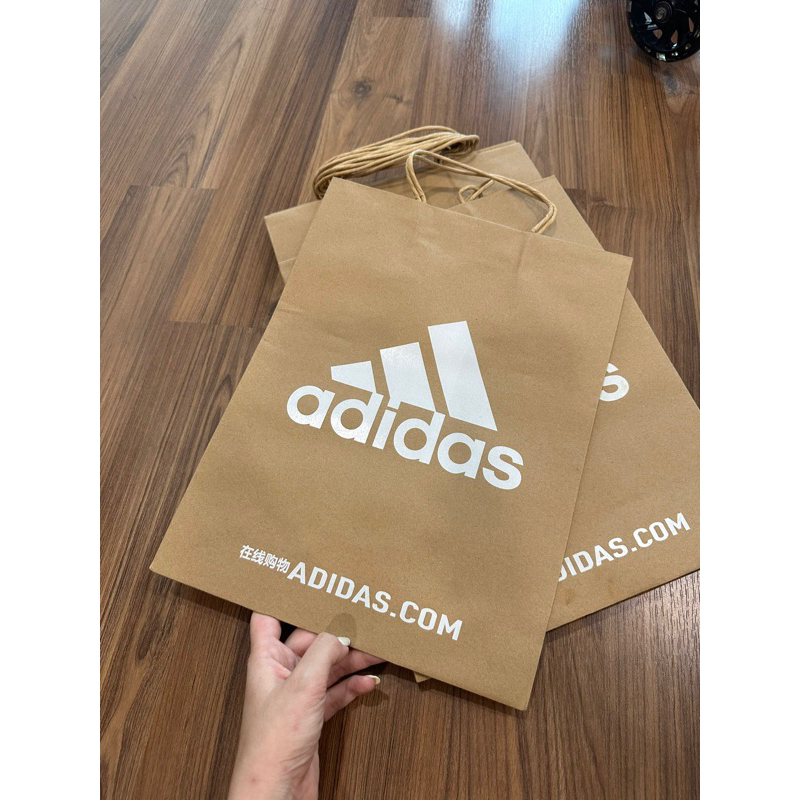 Túi giấy tặng quà hãng Adidas