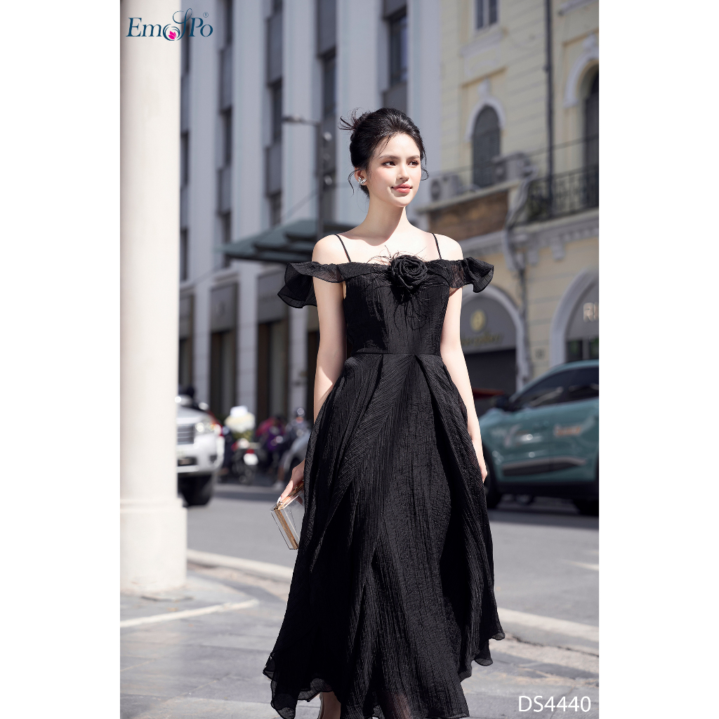 Đầm dây xòe trễ vai đính hoa giữa ngực EMSPO DS4440