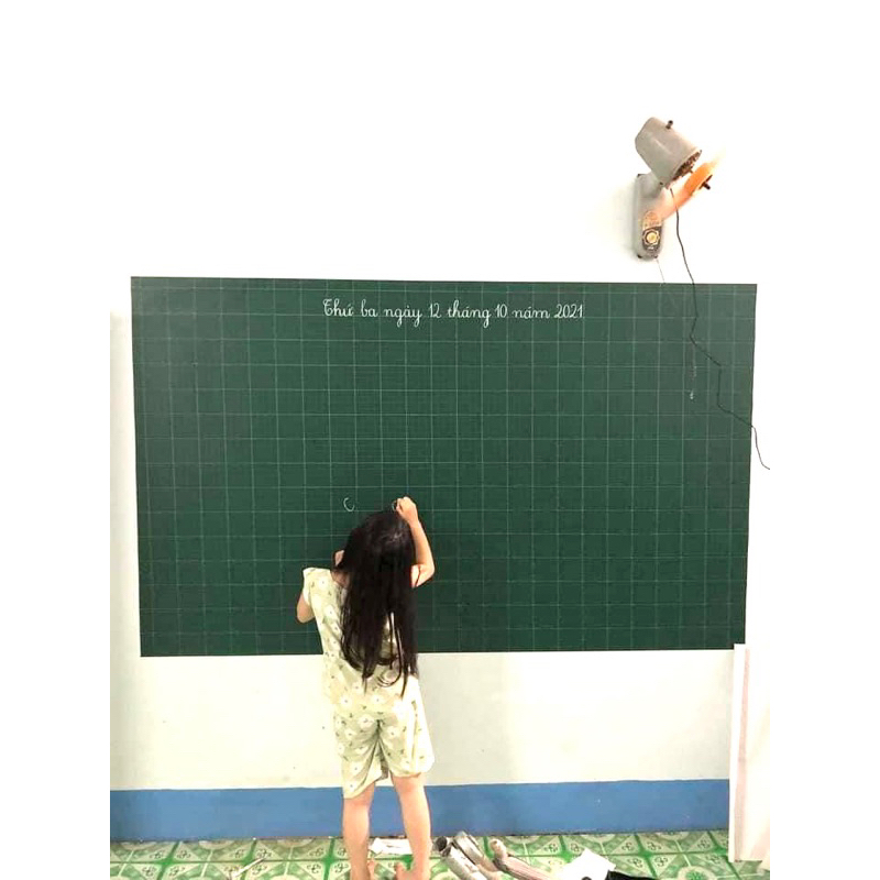 Bảng decal dán tường kẻ ô ly tiểu học viết phấn kích thước từ 60 cm đến 5m