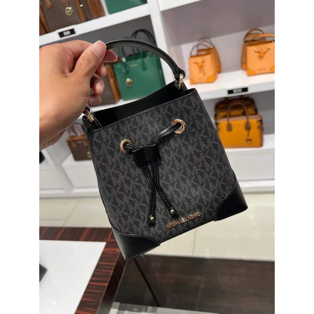 Túi Michael Kors Mercer Small Logo Bucket Bag - Màu đen 35F2SM9M