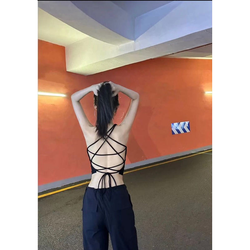 Áo thun đan dây lưng cá tính sexy.