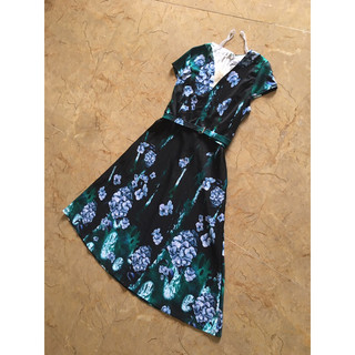 Đầm midi  hoa , cổ phối ren size 6