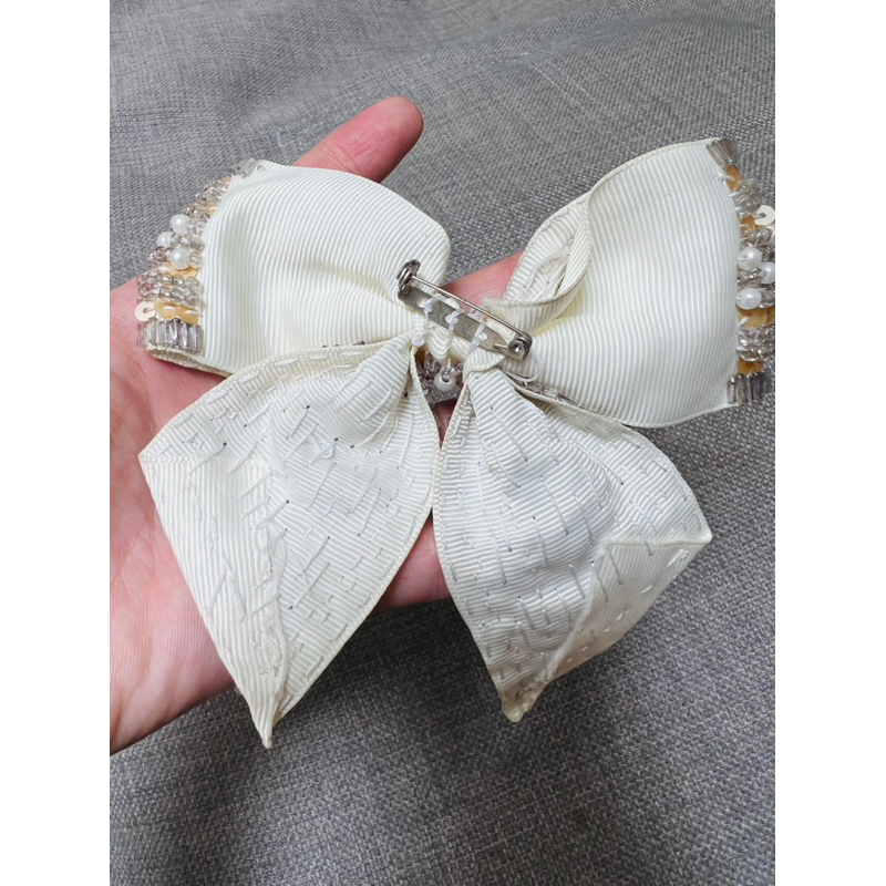 Thanh lý nơ cườm cài áo