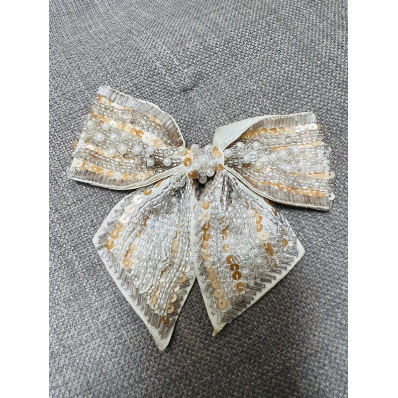 Thanh lý nơ cườm cài áo