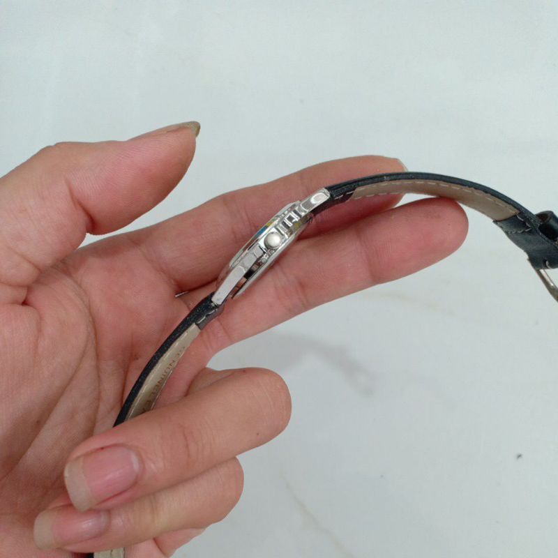 Đồng hồ si nam nữ dây da hiệu NO BRAND độ mới 94% phù hợp nam tay nhỏ với nữ tay to