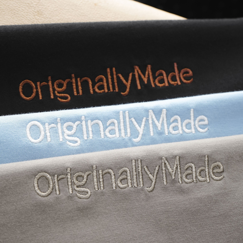 Áo thun T'BOURNE thêu sắc nét OriginallyMade, form suông rộng thoải mái