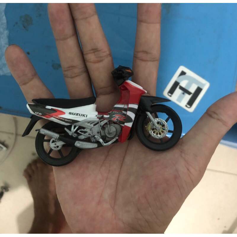 Mô hình Suzuki Satria 2000 tỉ lệ 1:18 | Scale 1:18