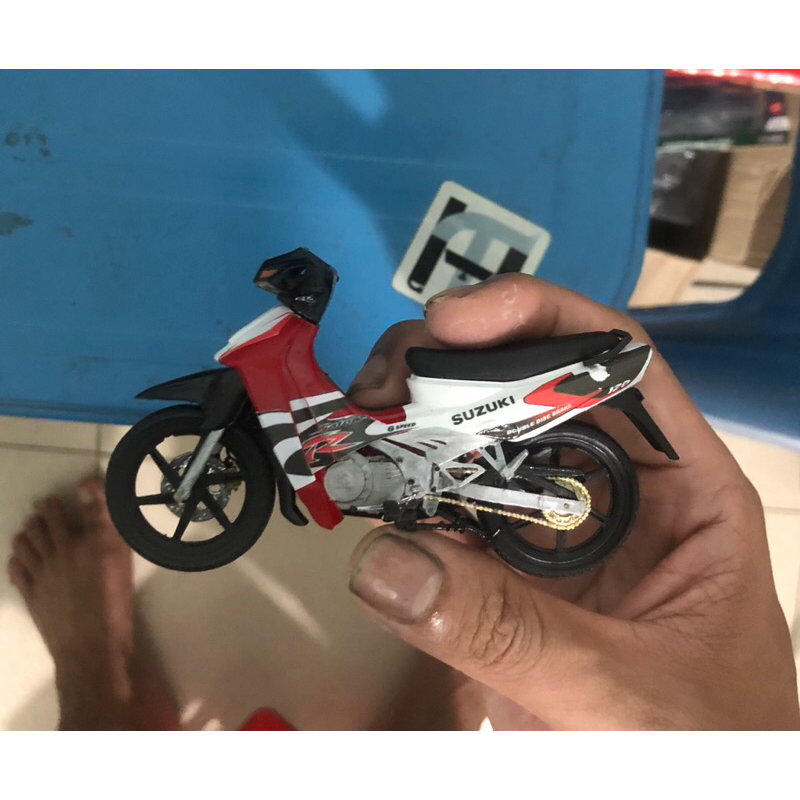 Mô hình Suzuki Satria 2000 tỉ lệ 1:18 | Scale 1:18