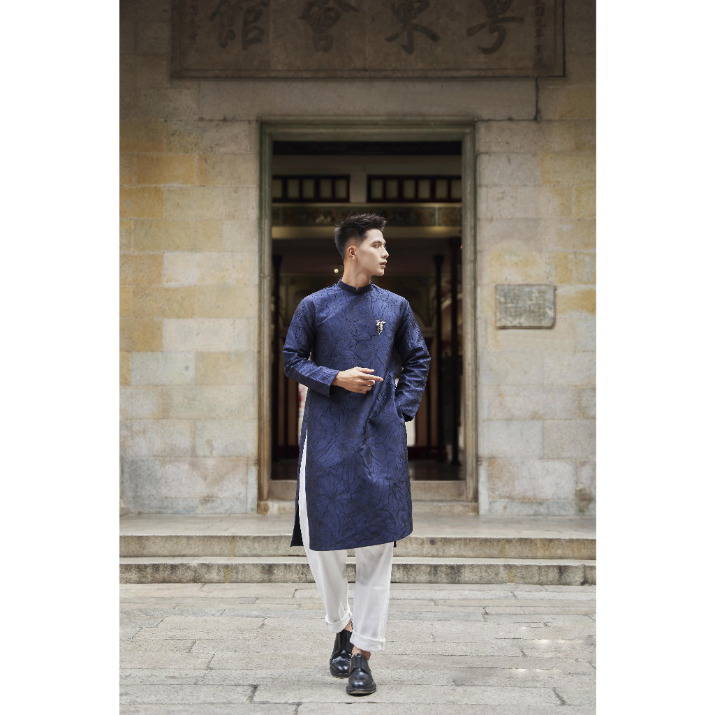 Áo dài cách tân nam kèm cài áo màu xanh than chất gấm vân hoa ly cao cấp - Manly Design - M01