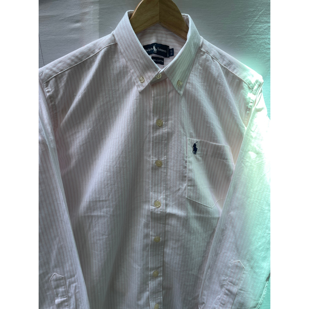 ÁO SƠMI NAM,NỮ VẢI OXFORD NỈ 100% COTTON, TAY DÀI, CÓ TÚI, DÁNG PHONG CÁCH CHÂU, MÀU HỒNG NHẠT SỌC TRẮNG.