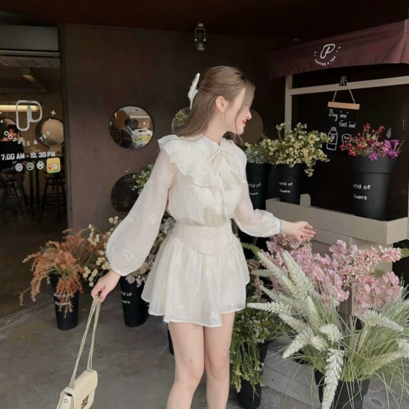 set áo sơ mi bèo chân váy thêu hoa nổi nhẹ nhàng trẻ trung năng động hack tuổi lắm luôn