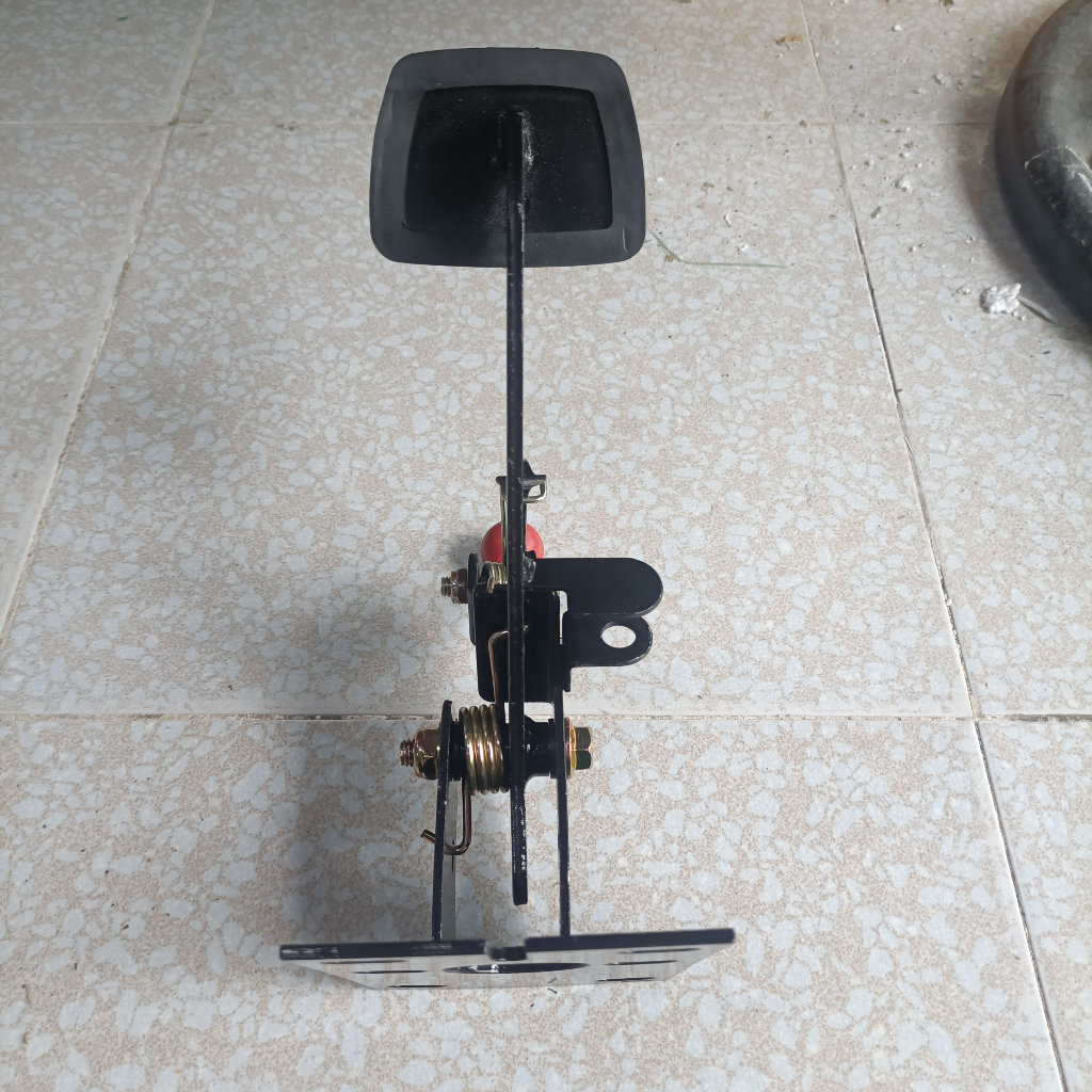 Phanh chân  có khóa hãm chế xe 2-3-4 bánh