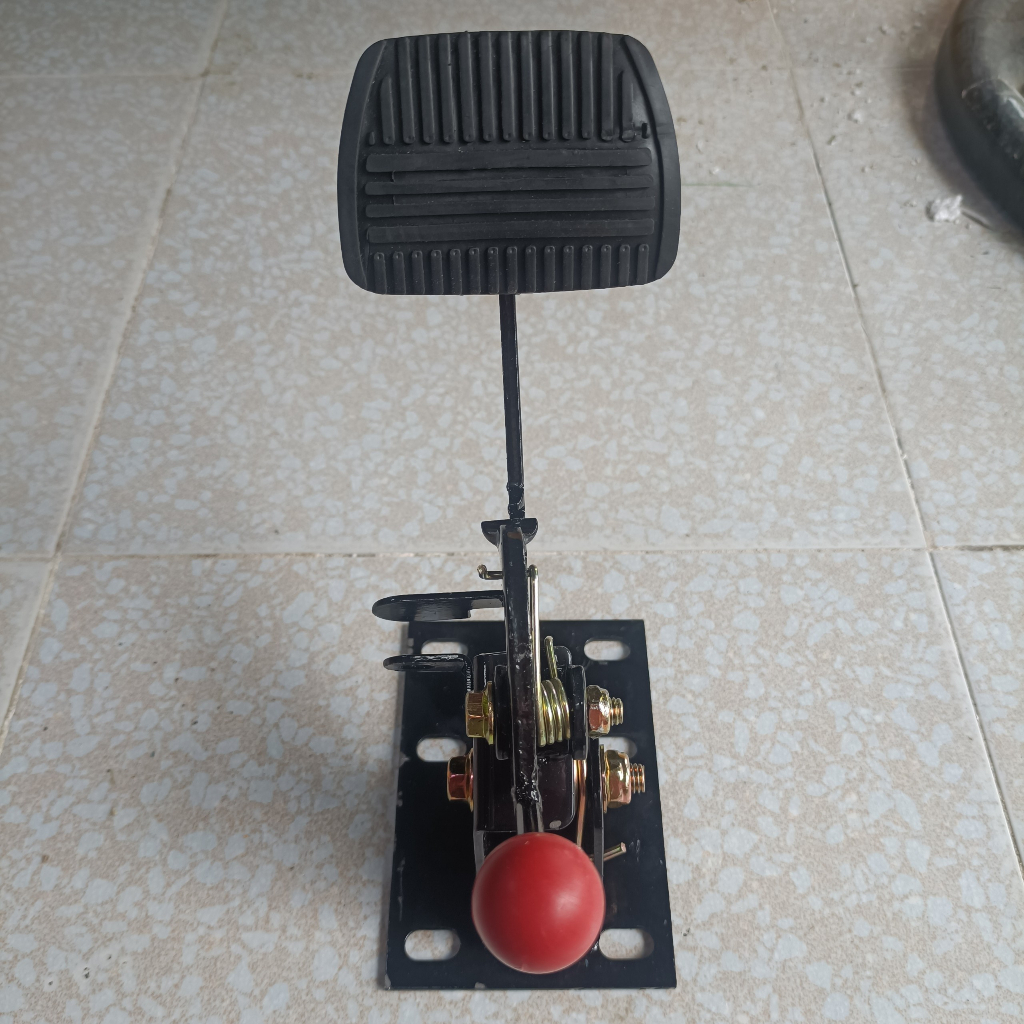 Phanh chân  có khóa hãm chế xe 2-3-4 bánh
