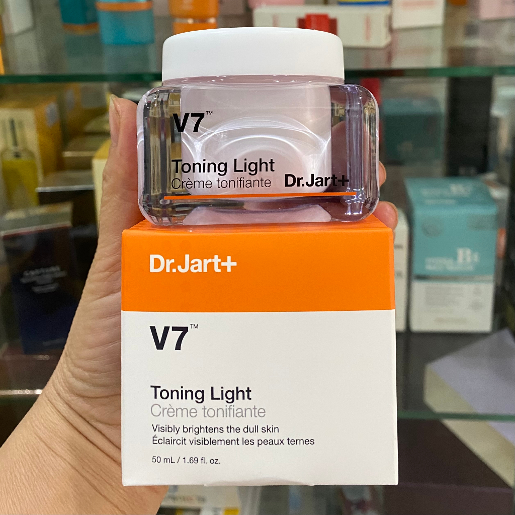 Kem Dưỡng Trắng Và Tái Tạo Da V7 Toning Light