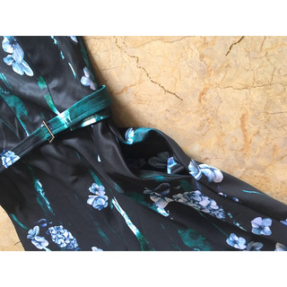 Đầm midi  hoa , cổ phối ren size 6