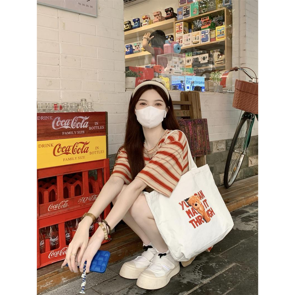 Set áo phông sọc đỏ kèm chân váy kaki chữ A phong cách trẻ trung năng động