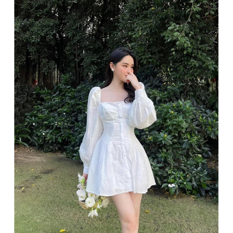 ĐẦM THÊU HOA CỔ VUÔNG