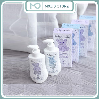 Sữa tắm giữ ẩm và sữa tắm gội chiết xuất hoa sen Babycoccole 0M+