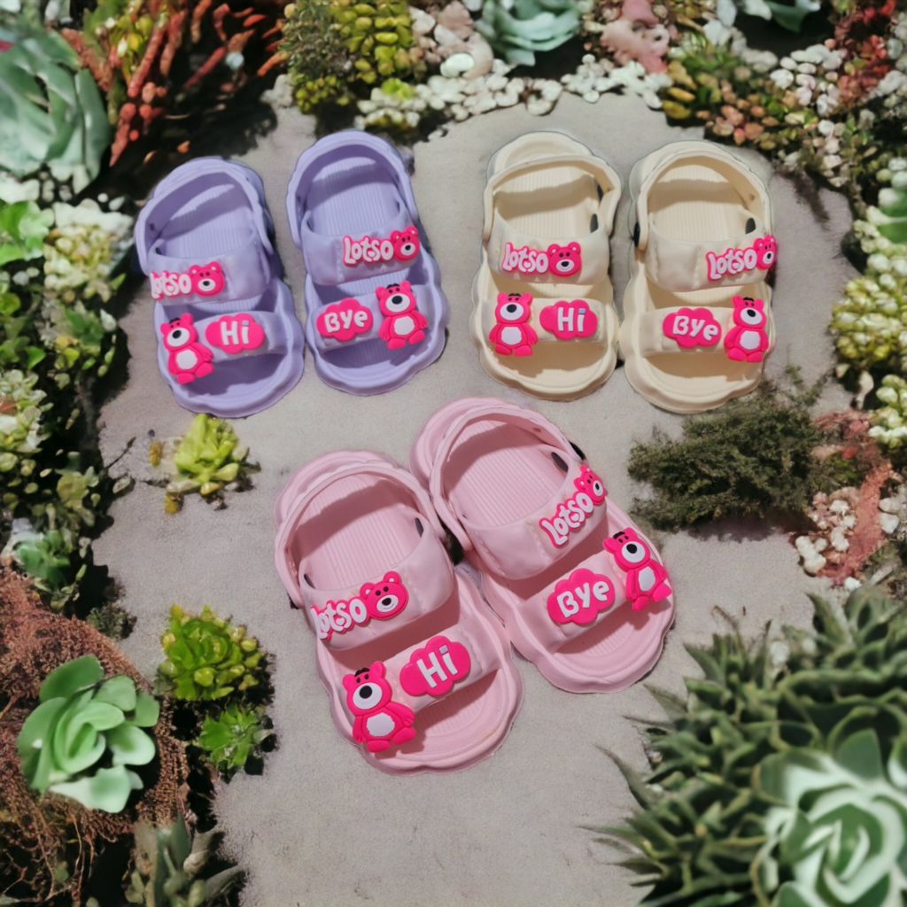 Dép bánh mì có quai sau cho bé gái hình gấu dâu siêu nhẹ êm chân