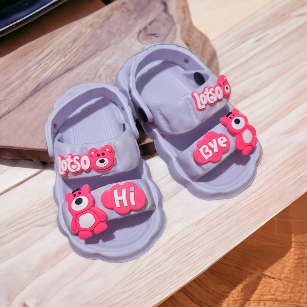 Dép bánh mì có quai sau cho bé gái hình gấu dâu siêu nhẹ êm chân