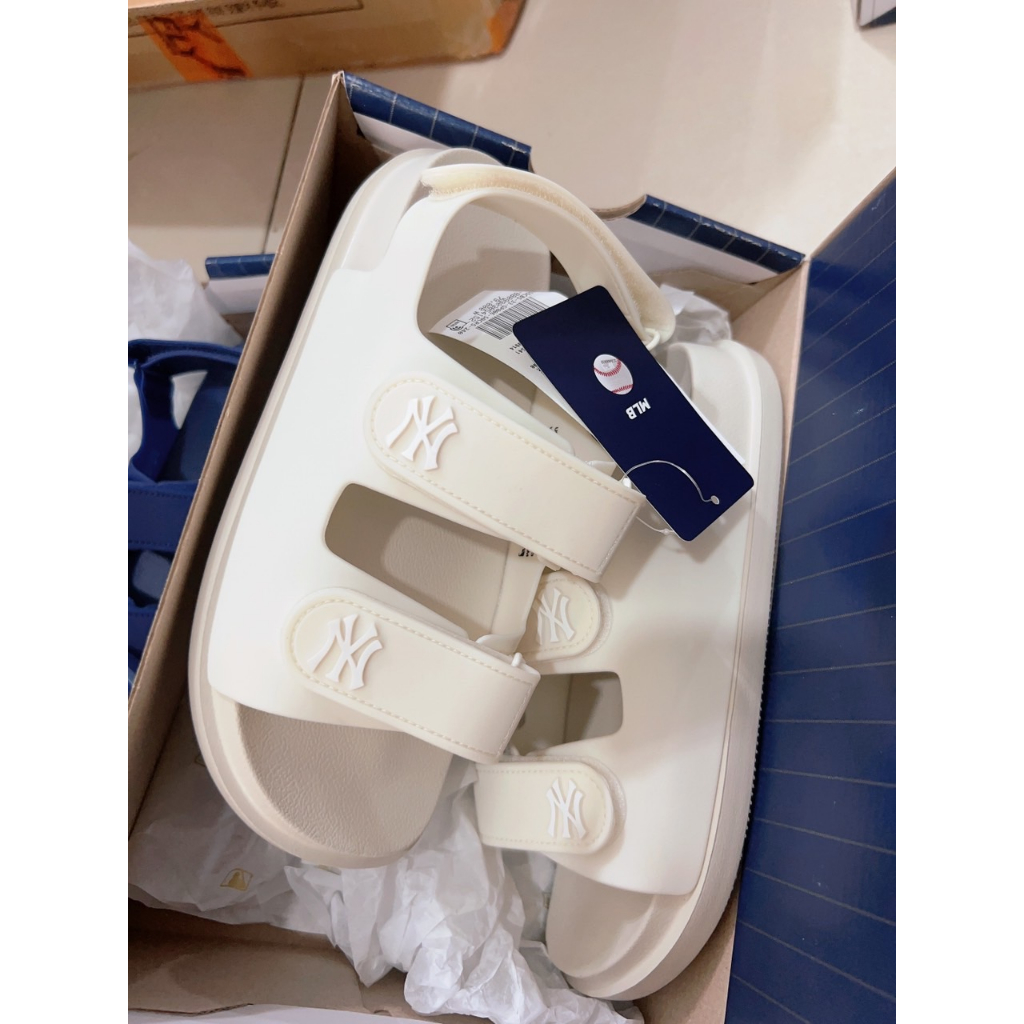 Dép MLB Sandal Nữ, Dép Xăng Đan Nữ Đế Bằng Đi Học Đi Chơi Siêu Êm Bền Đẹp Hot Trend - GiayMaxRe.Store